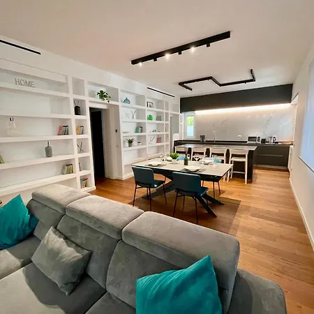 Ada Luxury Rom