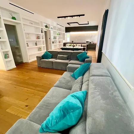 Ada Luxury Rom